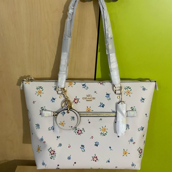 Coach Handbags - COACH Gallery Tote with matching Mirror Bag Charm